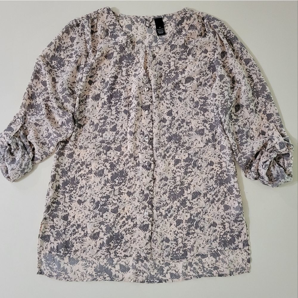 BKE Women's Long Sleeve V-Neck Button-Down Blouse
